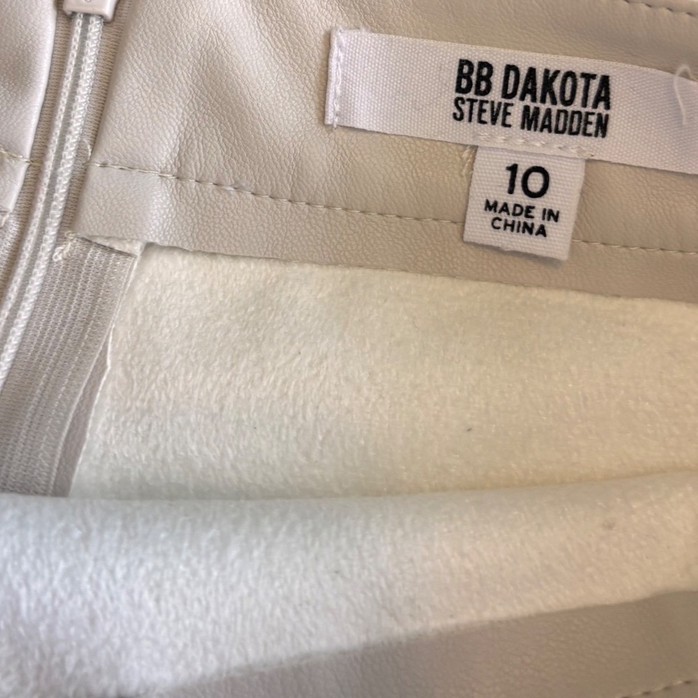 BB Dakota Steve Madden Cream Vegan Leather Mini Skirt Womens Size 10 Off White - Picture 3 of 5